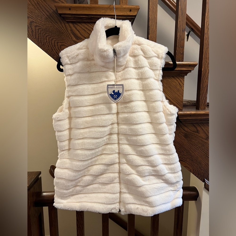 NWT NORDIC FLEECE Faux Fur Vest Size L